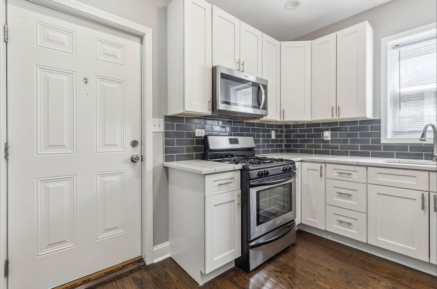 Building Photo - 7825 S Loomis Blvd