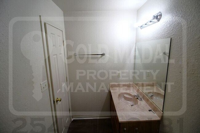 Building Photo - 3410 Cantabrian Dr