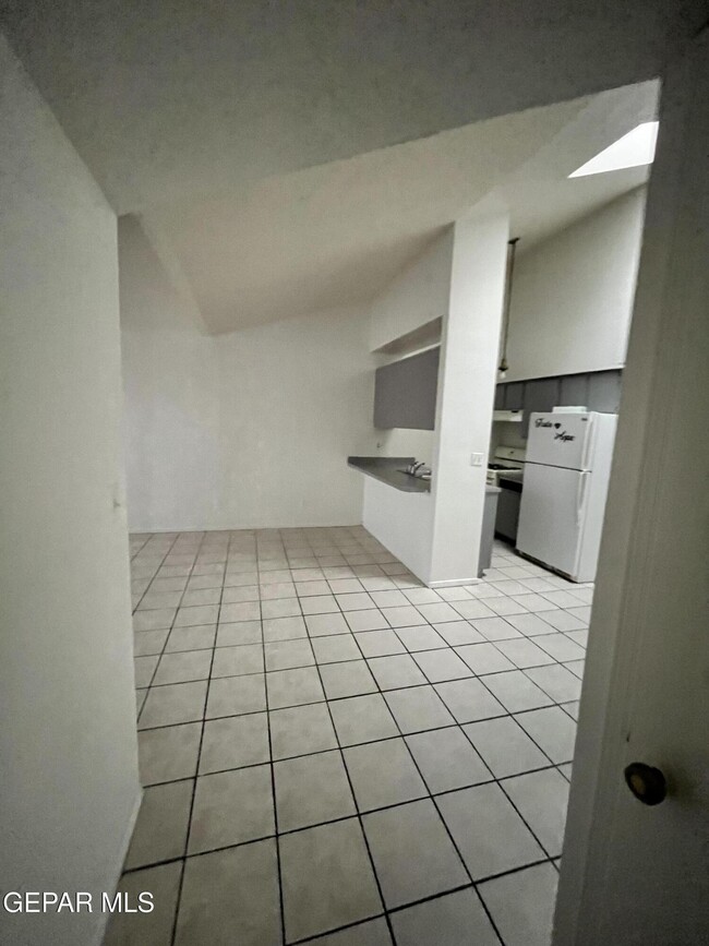 Building Photo - 5524 Oakbriar Cir