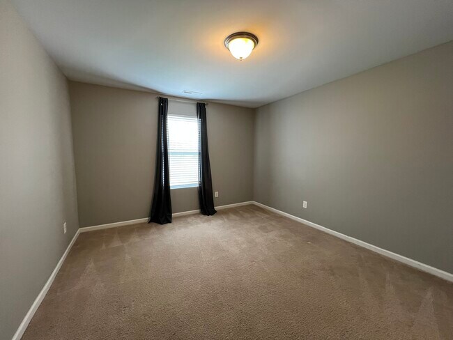 Building Photo - 2198 Laurens Dr
