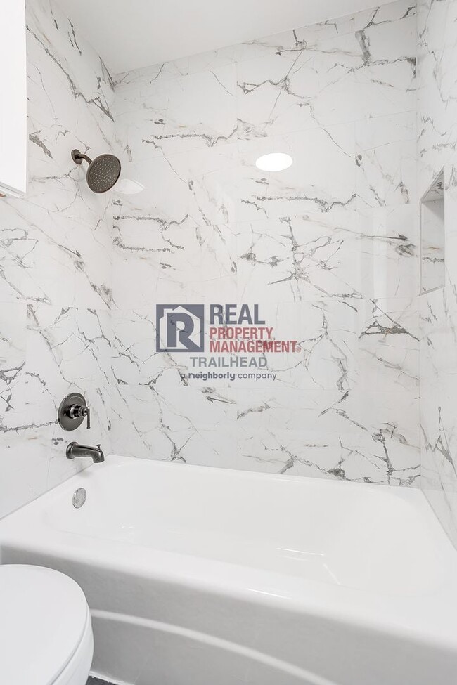 Building Photo - Stylish 1 Bed 1 Bath - Great Location