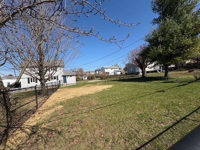 Building Photo - BEAUTIFULLY UPDATED 2 Bedroom / 1.5 Bath home in Penn Trafford School District