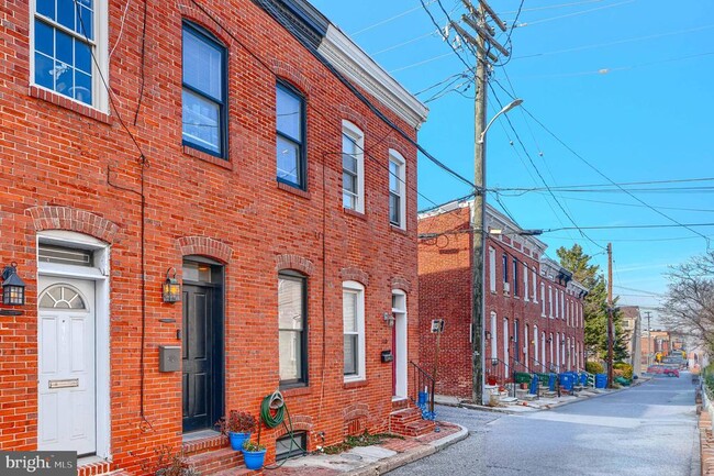 Building Photo - 108 N Madeira St