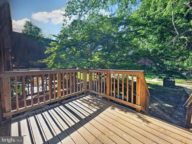 Building Photo - 1030 S Barton St