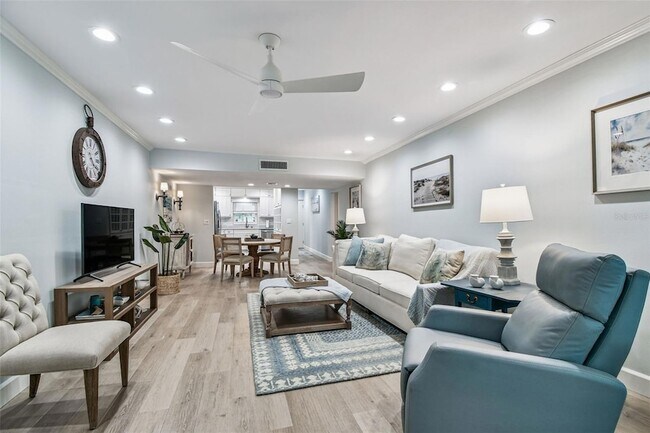 Building Photo - 8 Glencoe Pl