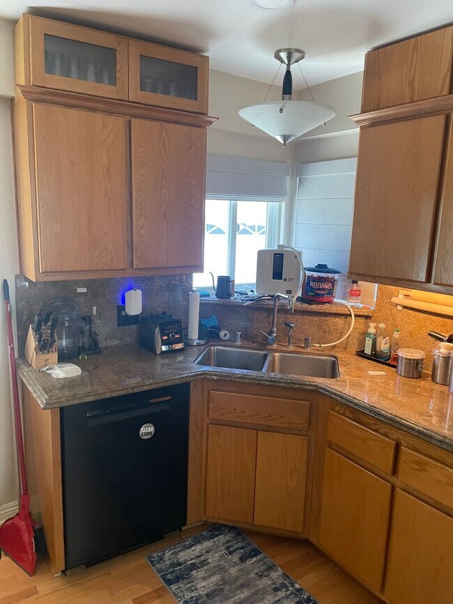Building Photo - Super comfortable 2-bedroom, 2-bath home in Long Beach