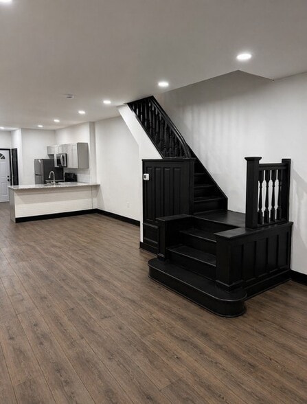 Building Photo - 919 S 50th St