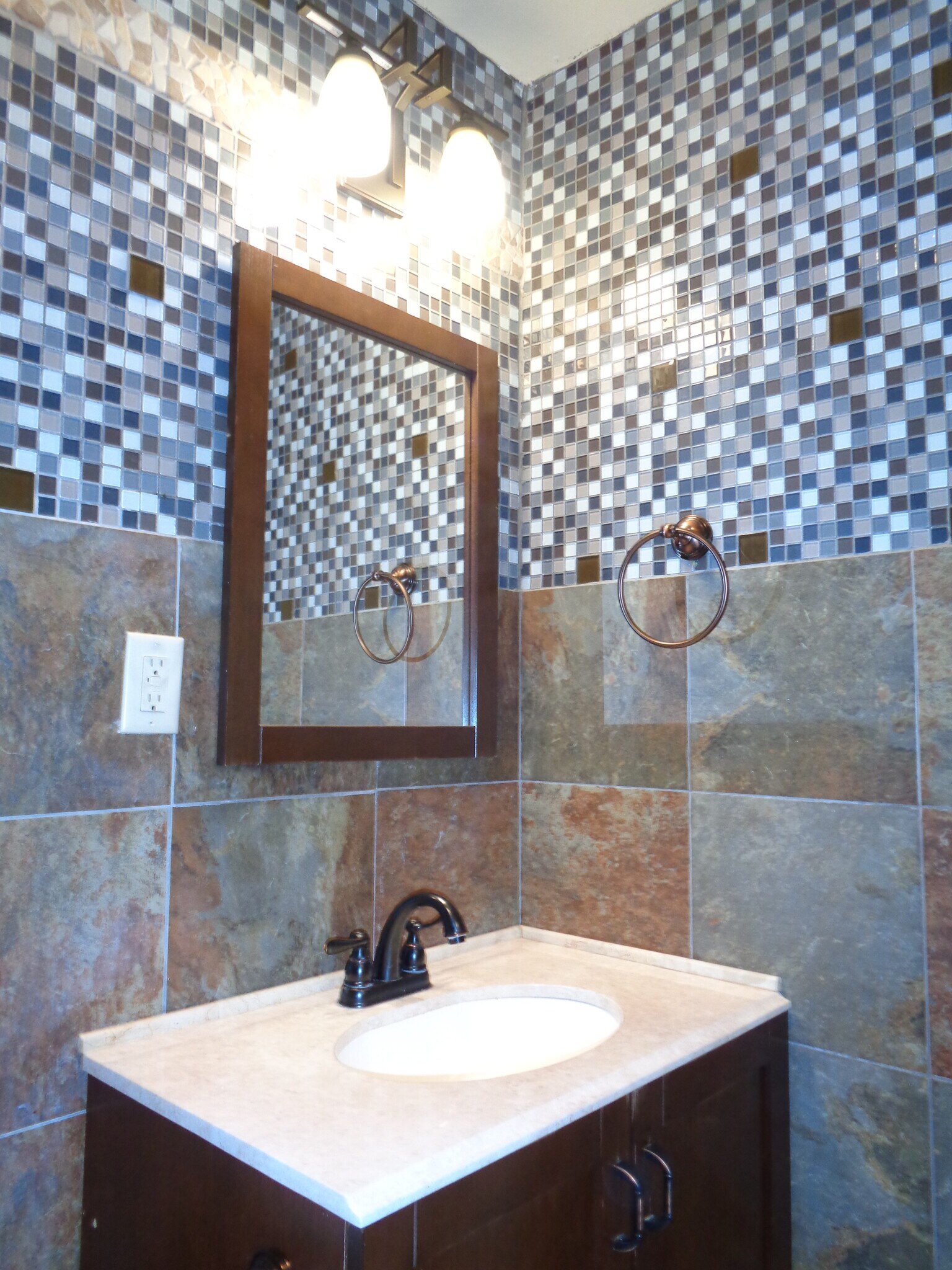 Building Photo - 654 Jennifer Jean Dr