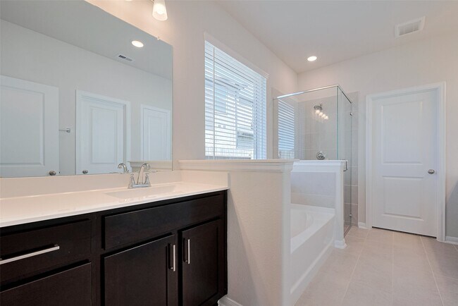 Building Photo - 2405 Seamist Cv Ln