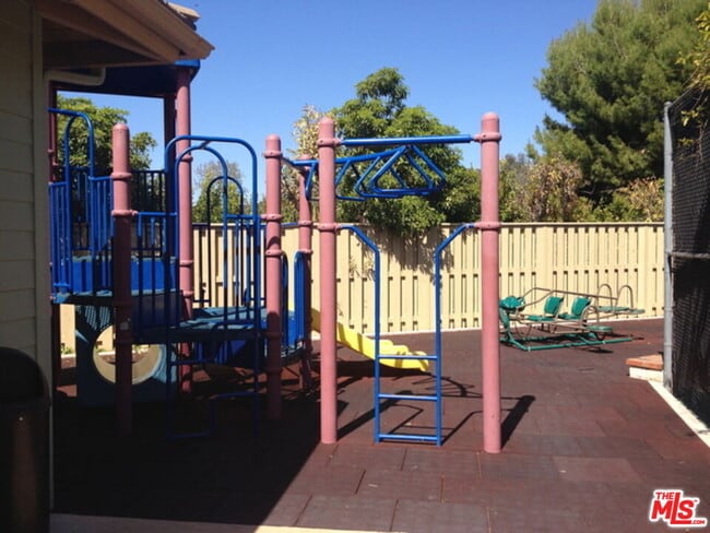 Building Photo - 17230 Avenida de la Herradura