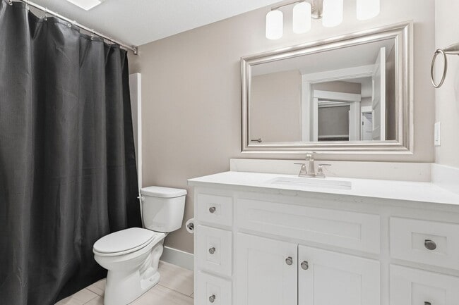Building Photo - Stunning 6 Bed, 3 Bath Heritage Hills Home | 3-Car Garage | Walk-Out Basement