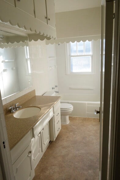 Building Photo - 1101 N Downey Ave