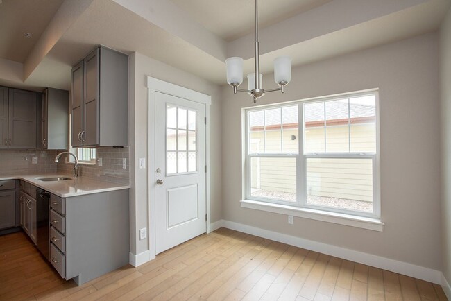 Building Photo - 4902 Brookfield Dr