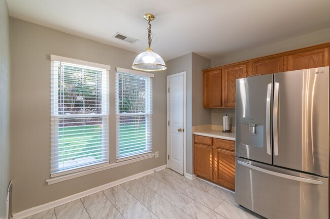 Building Photo - Lovely 2 car garage home in Charlotte