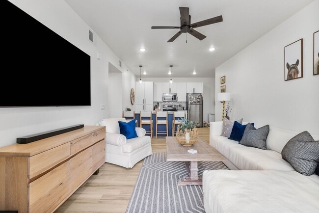 Building Photo - Condo in Rexburg