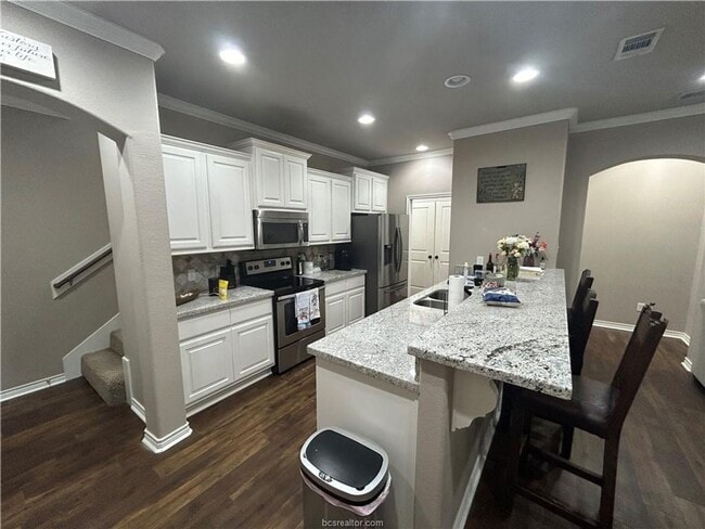 Building Photo - AUGUST MOVE IN!! Beautiful 3 Bedroom Townhome Available for Lease!