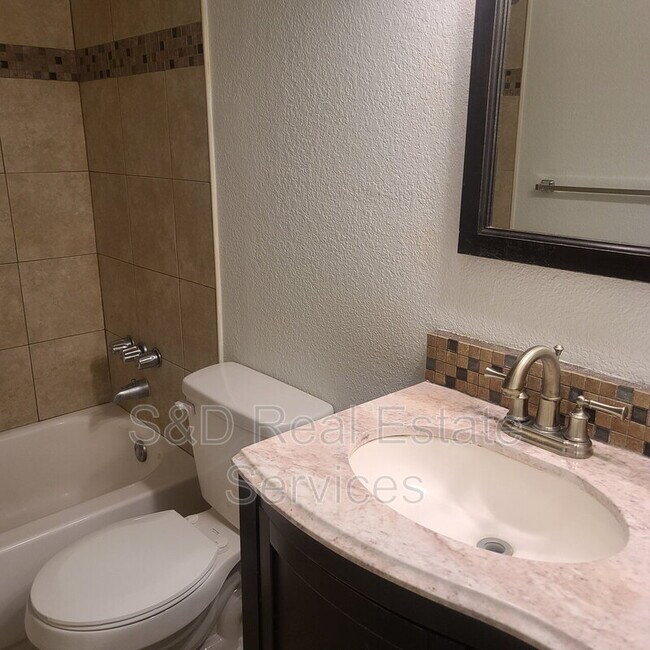 Building Photo - 2415 S Crystal Lake Dr