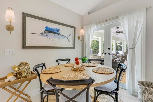 Building Photo - 15866 Alexander Run