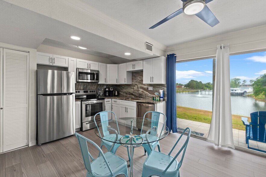 Building Photo - 4000 Gulf Terrace Dr