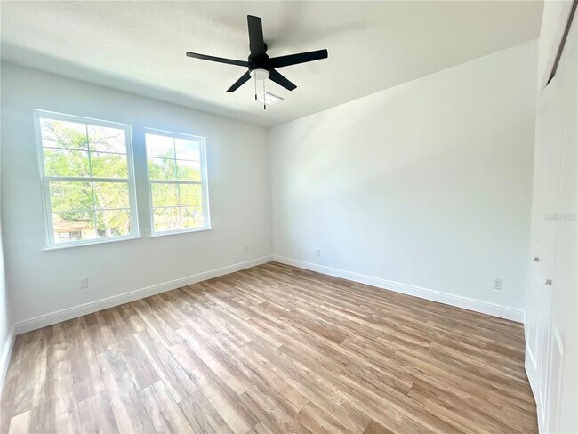 Building Photo - 8108 N Greenwood Ave