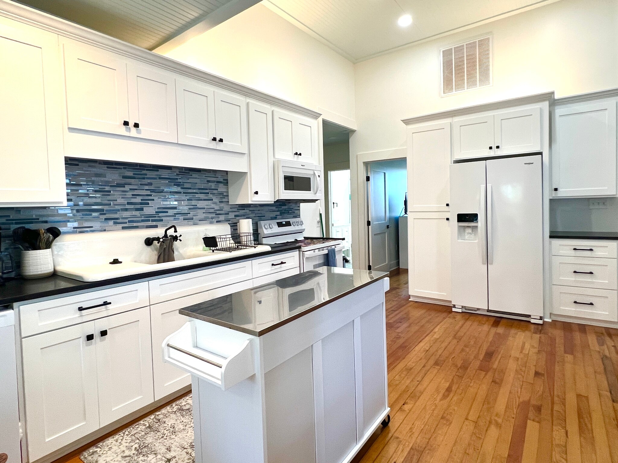 Building Photo - 201 Lovell Ave