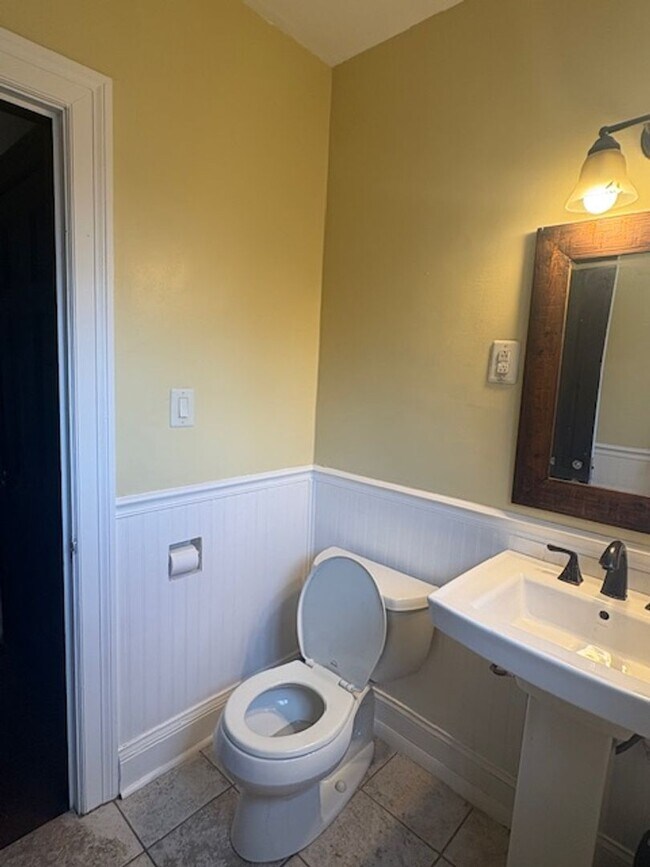 Building Photo - 5BR/2.5 Bath in Prime 12 South | Park-Facing | Two Sunrooms | Walkable Luxury Living