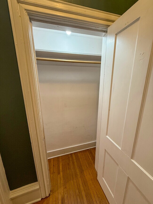 Building Photo - 120 College St