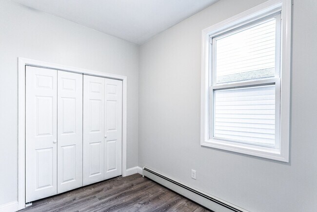Building Photo - 17 Bickerton St