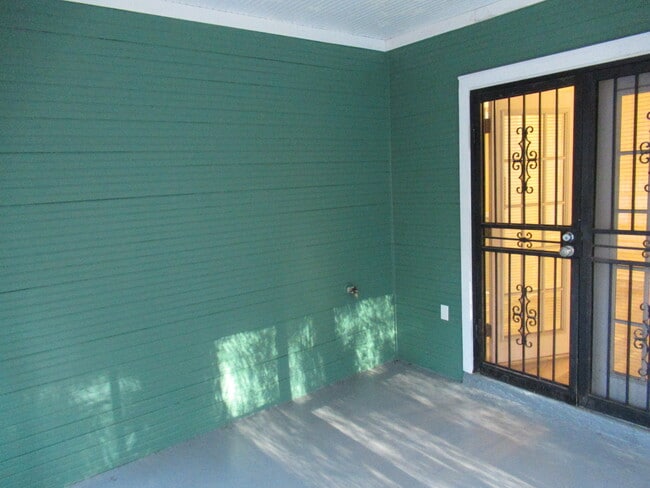 Building Photo - 2032 Rector Dr SW