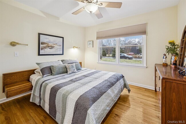 Building Photo - 4 The Registry