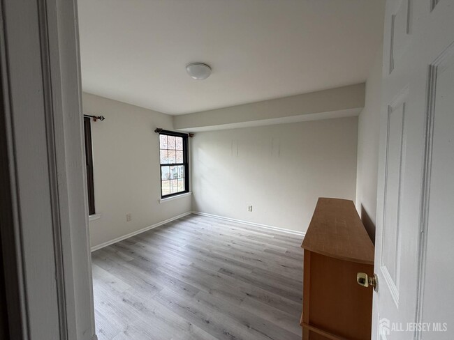 Building Photo - 1709 Woodbridge Commons Way