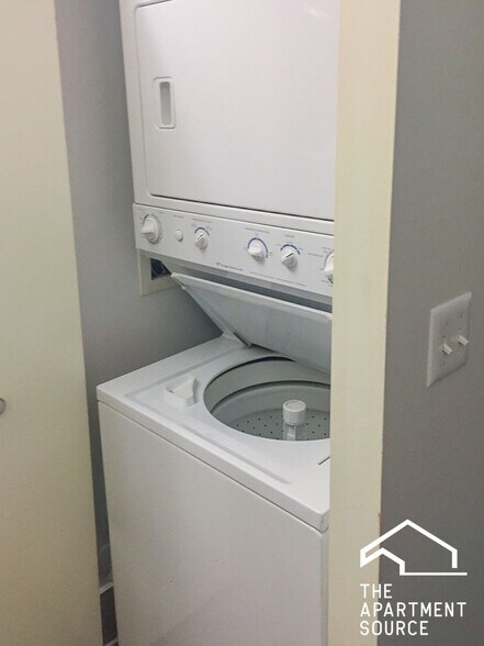 Building Photo - 3455 N Wolcott Ave