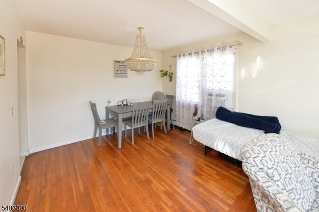 Building Photo - 100 Eastern Wy