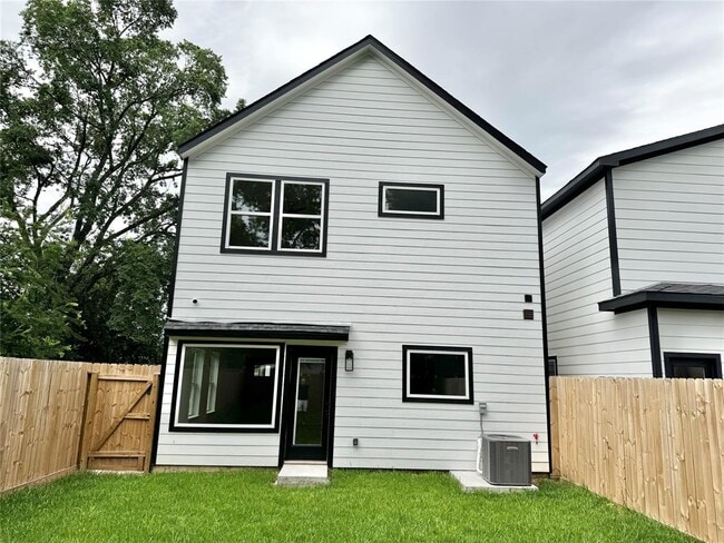 Primary Photo - 2328 Wavell St