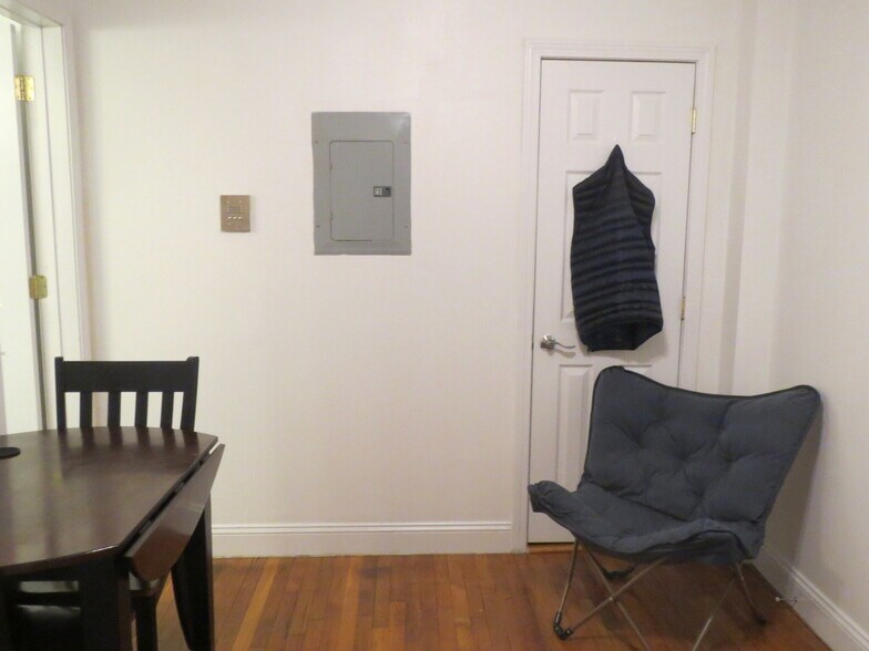 Building Photo - 28 Haviland St