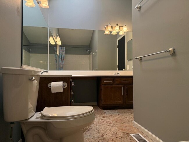 Building Photo - 295 Chrisman Dr