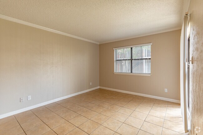 1BR, 1BA - 524 SF - Madeira Apartments