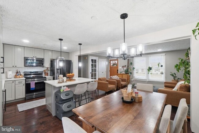 Building Photo - 117 Village Way