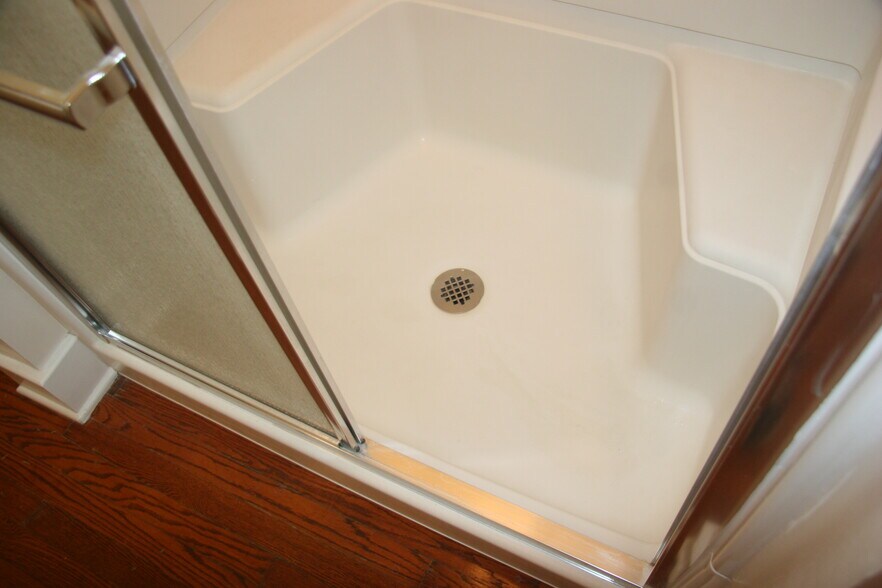 Building Photo - 215 Lincoln St