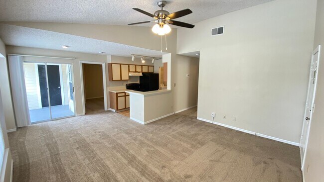 Building Photo - MOVE IN SPECIAL! 2br/2ba Tradewinds Condo ...