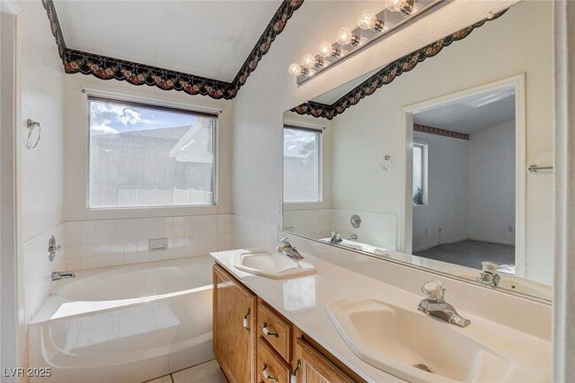 Building Photo - 114 E Tamarack Dr