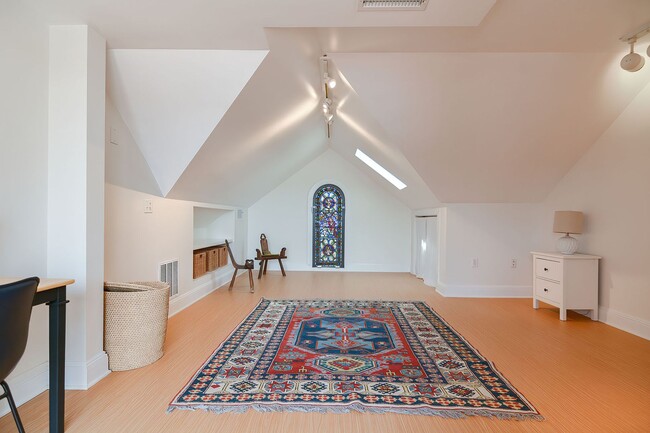 Building Photo - Winter Rental: Waterfront 3 Bed/3 Bath on Rocky Neck