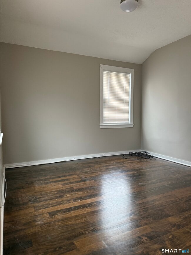 Building Photo - 92 Great Hill Rd