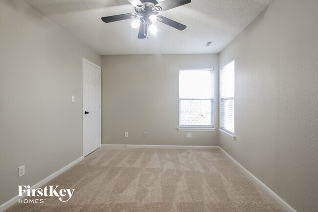Building Photo - 12336 Tuckaway Ct
