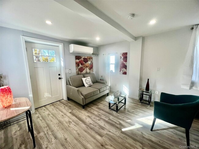 Building Photo - 126 W Main St