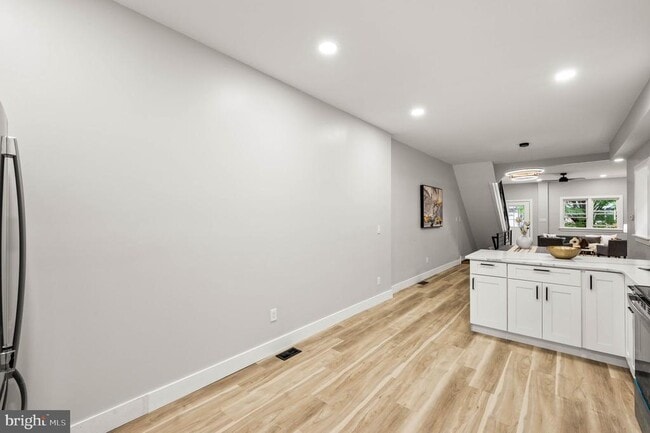 Building Photo - 5113 W Thompson St