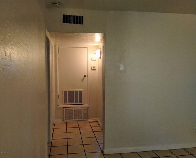 Building Photo - 2133 W Adams St