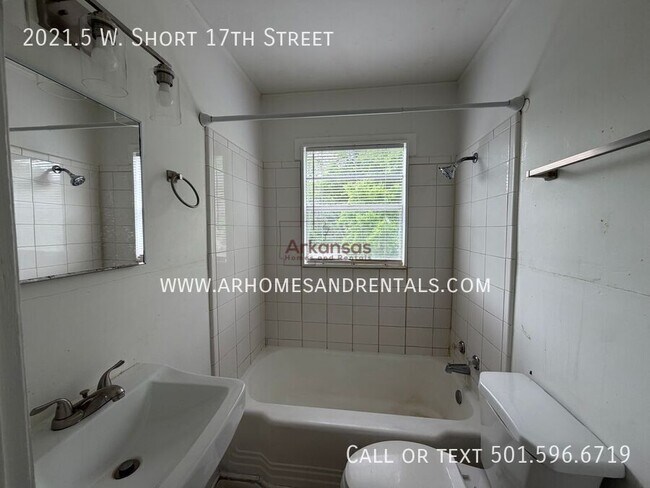 Building Photo - 2021.5 W Short 17th St