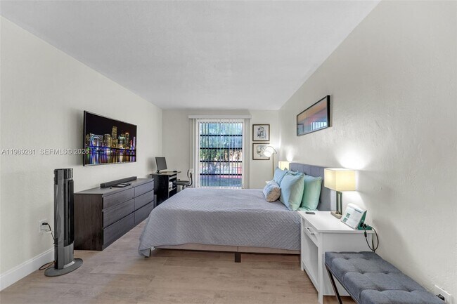 Building Photo - 9437 SW 76th St