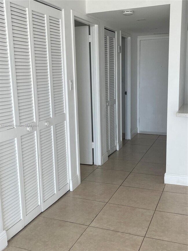 Building Photo - 13155 Ixora Ct